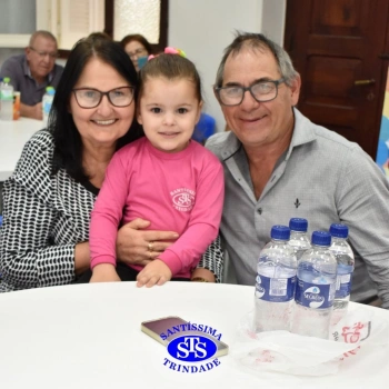 Crianças do Infantil 1, 2 e 3 vivem momentos especiais cheios de carinho com avós