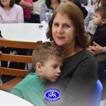 Crianças do Infantil 1, 2 e 3 vivem momentos especiais cheios de carinho com avós