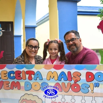Crianças do Infantil 1, 2 e 3 vivem momentos especiais cheios de carinho com avós