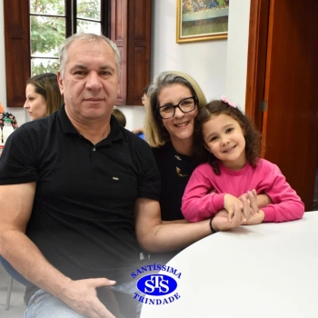Crianças do Infantil 1, 2 e 3 vivem momentos especiais cheios de carinho com avós