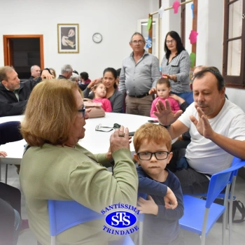 Crianças do Infantil 1, 2 e 3 vivem momentos especiais cheios de carinho com avós