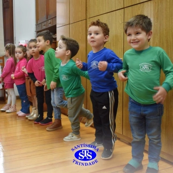 Crianças do Infantil 1, 2 e 3 vivem momentos especiais cheios de carinho com avós
