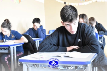 Simulado prepara os alunos para realizar prova do ENEM | Ens. Médio