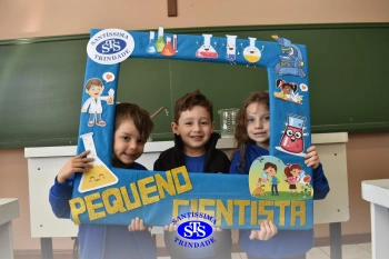 Pequenos cientistas participam de aula no Laboratório de Ciências | Inf. 4