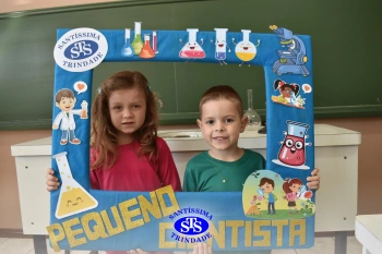 Pequenos cientistas participam de aula no Laboratório de Ciências | Inf. 4