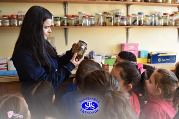 Pequenos cientistas participam de aula no Laboratório de Ciências | Inf. 4