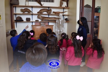Pequenos cientistas participam de aula no Laboratório de Ciências | Inf. 4