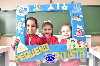 Pequenos cientistas participam de aula no Laboratório de Ciências | Inf. 4
