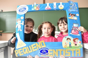 Pequenos cientistas participam de aula no Laboratório de Ciências | Inf. 4