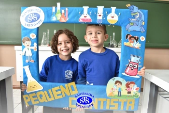 Pequenos cientistas participam de aula no Laboratório de Ciências | Inf. 4