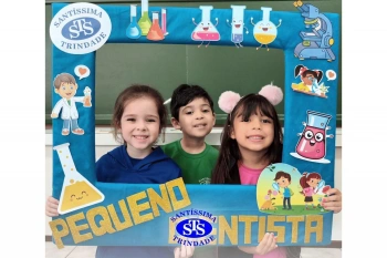 Pequenos cientistas participam de aula no Laboratório de Ciências | Inf. 4