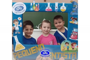 Pequenos cientistas participam de aula no Laboratório de Ciências | Inf. 4