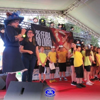 Alunos do 3º ano na 25ª Feira do Livro de Cruz Alta 