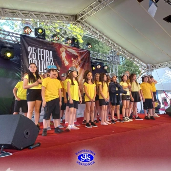 Alunos do 3º ano na 25ª Feira do Livro de Cruz Alta 