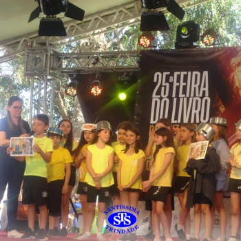 Alunos do 3º ano na 25ª Feira do Livro de Cruz Alta 