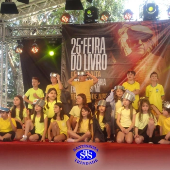 Alunos do 3º ano na 25ª Feira do Livro de Cruz Alta 