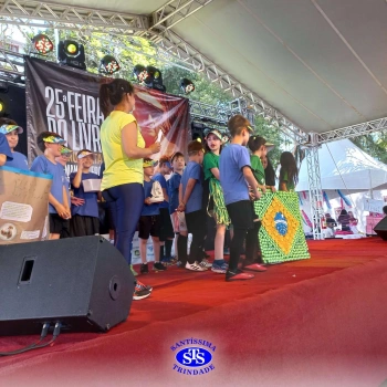 Alunos do 3º ano na 25ª Feira do Livro de Cruz Alta 