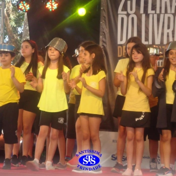 Alunos do 3º ano na 25ª Feira do Livro de Cruz Alta 