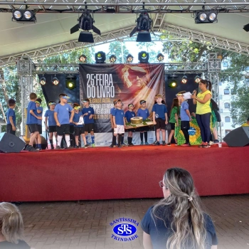 Alunos do 3º ano na 25ª Feira do Livro de Cruz Alta 
