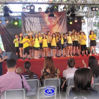 Alunos do 3º ano na 25ª Feira do Livro de Cruz Alta 