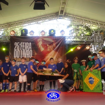 Alunos do 3º ano na 25ª Feira do Livro de Cruz Alta 
