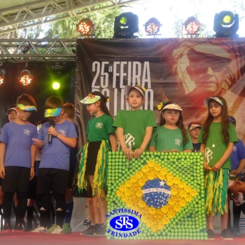 Alunos do 3º ano na 25ª Feira do Livro de Cruz Alta 
