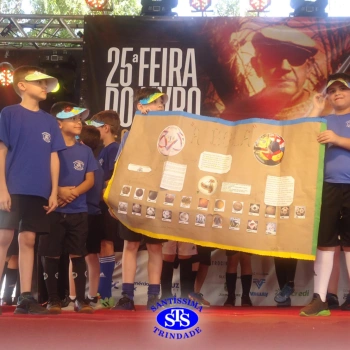 Alunos do 3º ano na 25ª Feira do Livro de Cruz Alta 