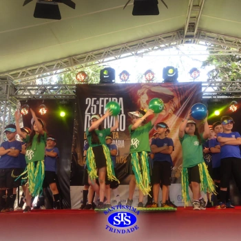 Alunos do 3º ano na 25ª Feira do Livro de Cruz Alta 