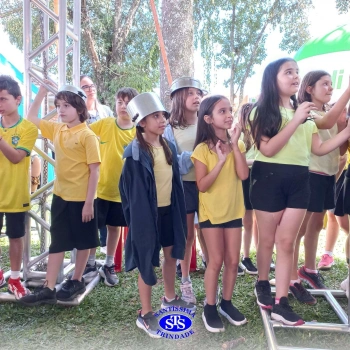 Alunos do 3º ano na 25ª Feira do Livro de Cruz Alta 