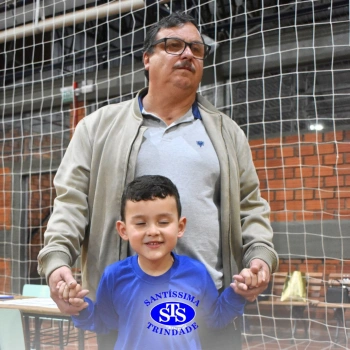 Infantil 4 e 5 celebram o Dia dos Avós com brincadeiras, carinho e muito afeto