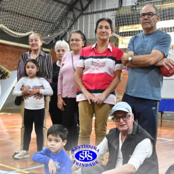 Infantil 4 e 5 celebram o Dia dos Avós com brincadeiras, carinho e muito afeto