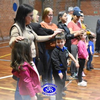 Infantil 4 e 5 celebram o Dia dos Avós com brincadeiras, carinho e muito afeto
