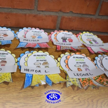 Infantil 4 e 5 celebram o Dia dos Avós com brincadeiras, carinho e muito afeto
