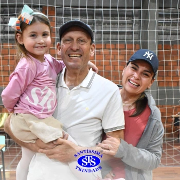Infantil 4 e 5 celebram o Dia dos Avós com brincadeiras, carinho e muito afeto