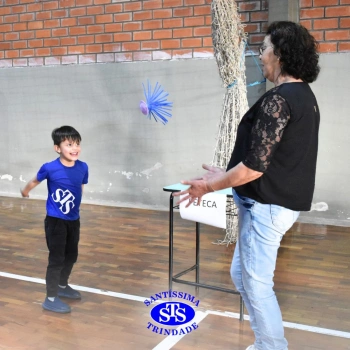 Infantil 4 e 5 celebram o Dia dos Avós com brincadeiras, carinho e muito afeto