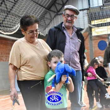Infantil 4 e 5 celebram o Dia dos Avós com brincadeiras, carinho e muito afeto
