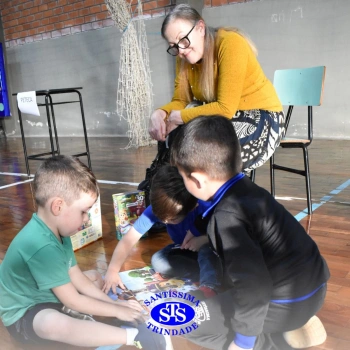 Infantil 4 e 5 celebram o Dia dos Avós com brincadeiras, carinho e muito afeto