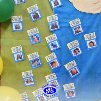 Infantil 4 e 5 celebram o Dia dos Avós com brincadeiras, carinho e muito afeto