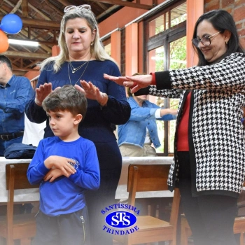 Infantil 4 e 5 celebram o Dia dos Avós com brincadeiras, carinho e muito afeto