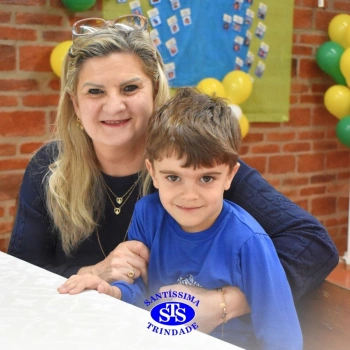 Infantil 4 e 5 celebram o Dia dos Avós com brincadeiras, carinho e muito afeto