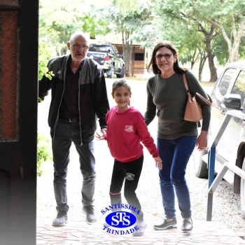 Infantil 4 e 5 celebram o Dia dos Avós com brincadeiras, carinho e muito afeto