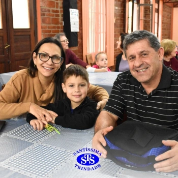 Infantil 4 e 5 celebram o Dia dos Avós com brincadeiras, carinho e muito afeto