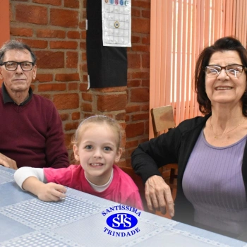 Infantil 4 e 5 celebram o Dia dos Avós com brincadeiras, carinho e muito afeto