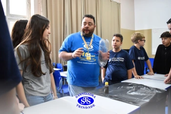 Alunos do 7º ano e da 2ª série participam do projeto Meliponário Franciscano