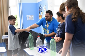 Alunos do 7º ano e da 2ª série participam do projeto Meliponário Franciscano