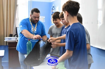 Alunos do 7º ano e da 2ª série participam do projeto Meliponário Franciscano
