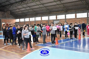 Alunos do 4º ano participam de diversas atividades na Gincana Esportiva