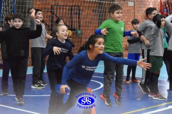Alunos do 4º ano participam de diversas atividades na Gincana Esportiva