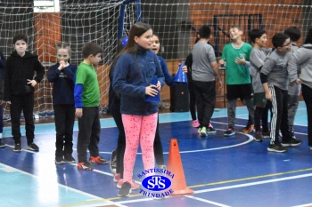 Alunos do 4º ano participam de diversas atividades na Gincana Esportiva