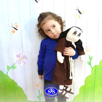 Infantil 2 aprende sobre a vida de Madre Madalena